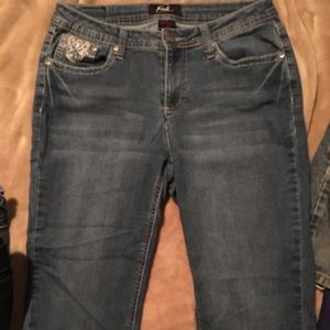 Earl Jeans Capris Size 8